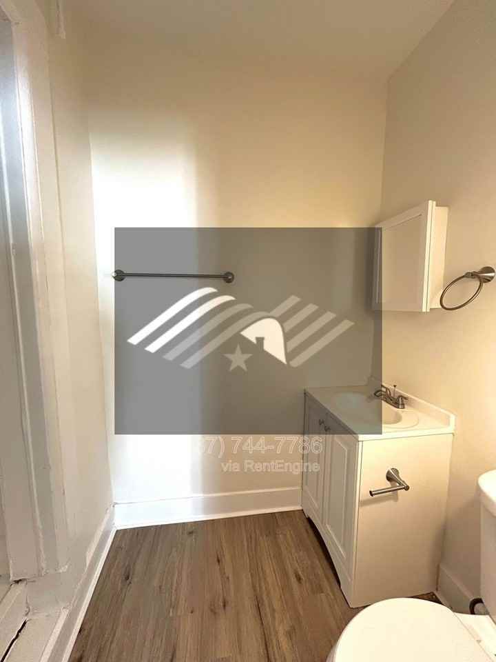 807 W Ash St - Photo 6 of 14