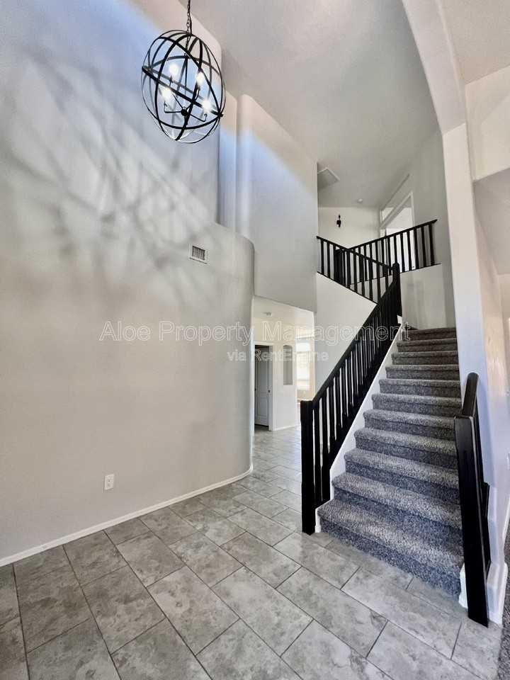 3658 N Barron - Photo 4 of 42