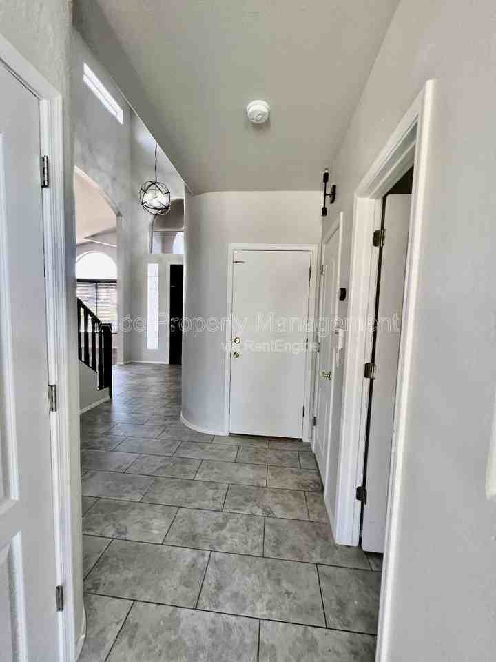 3658 N Barron - Photo 5 of 42