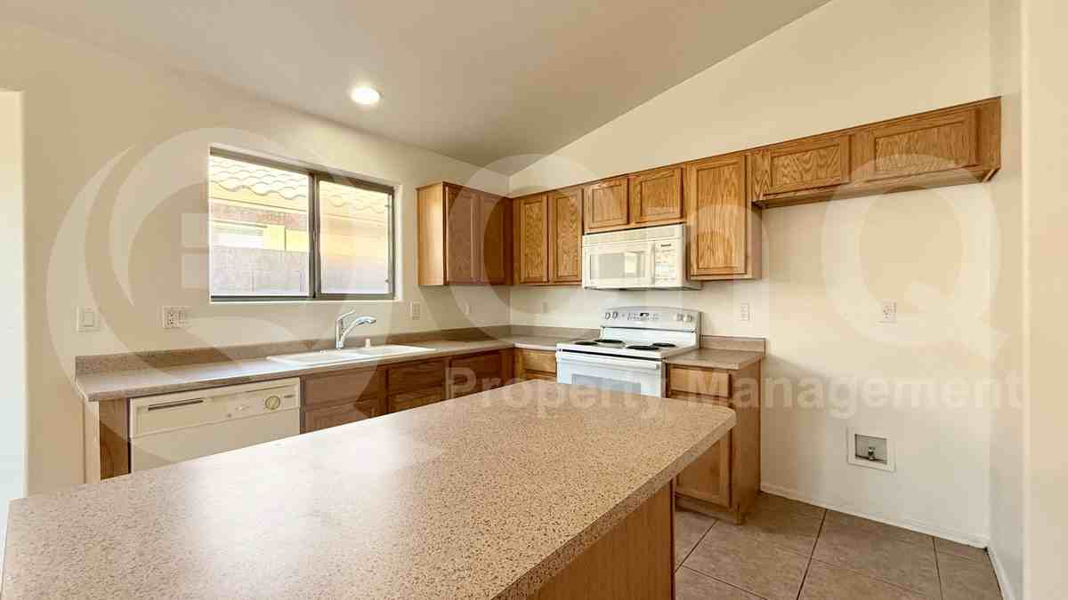 2218 S 114th Ln - Photo 4 of 24