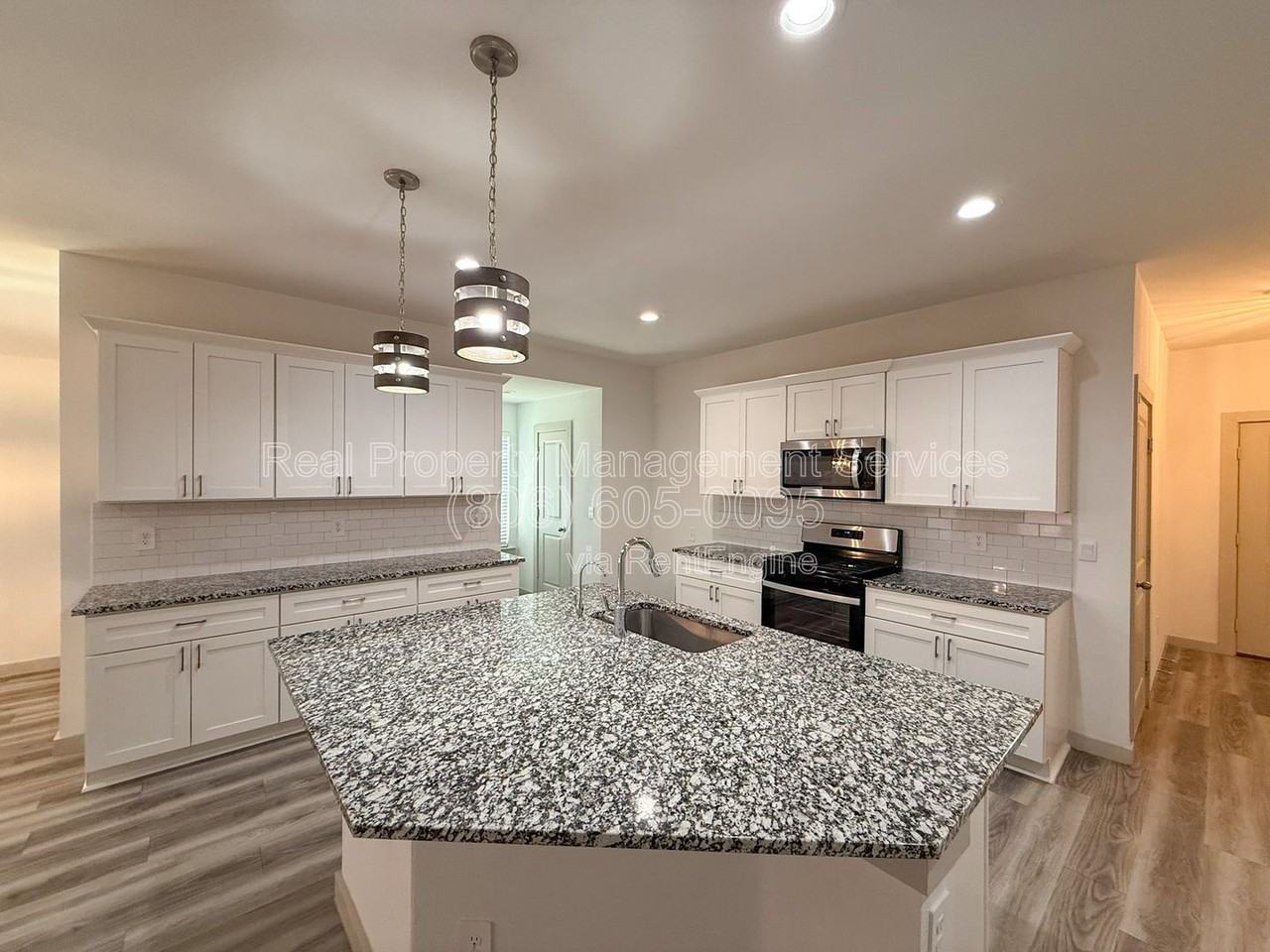 6830 54th St - Photo 3 of 15