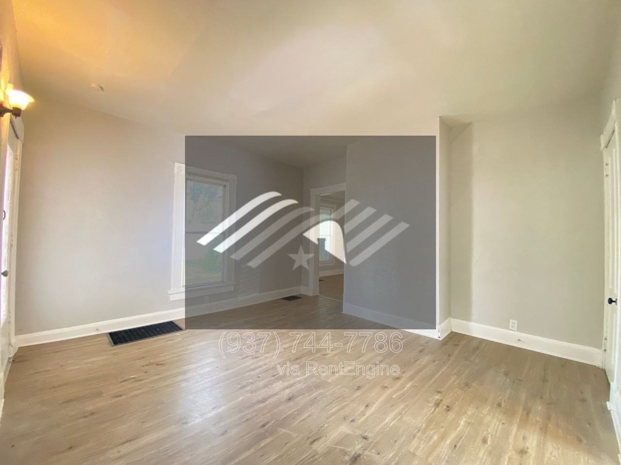 323 Harrison St - Photo 4 of 15