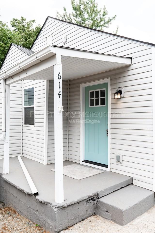 614 Hillview Rd - Photo 2 of 23