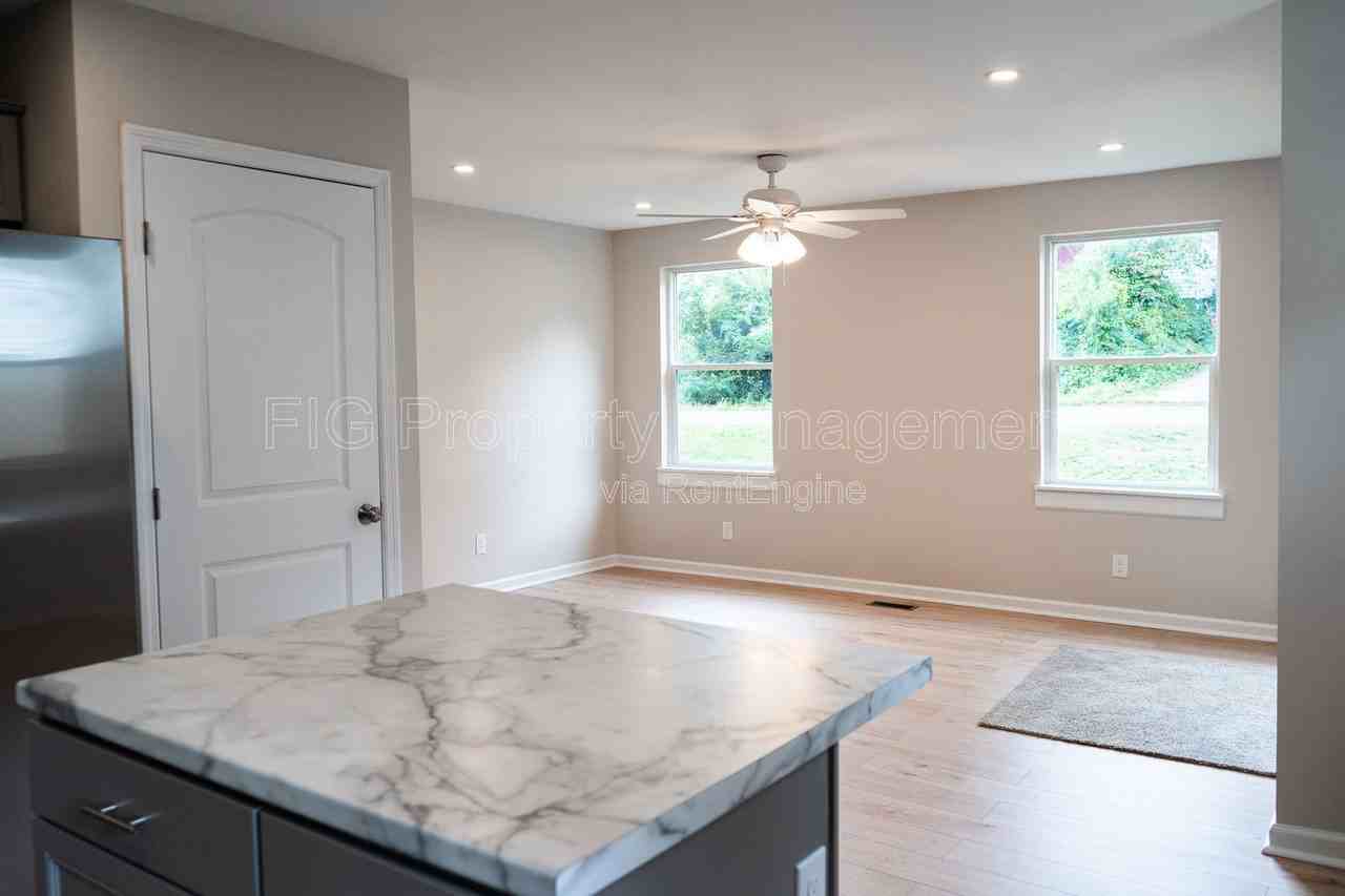 614 Hillview Rd - Photo 4 of 23