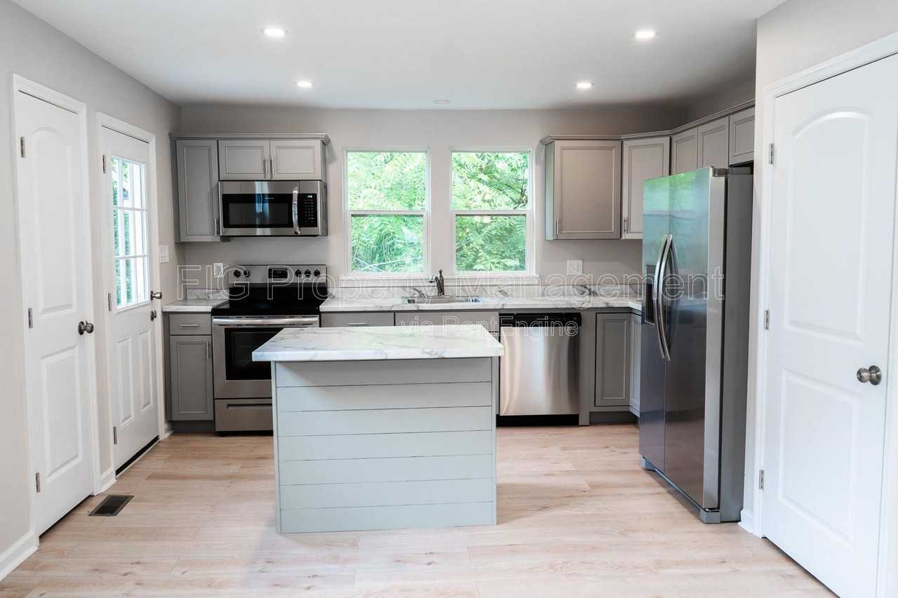 614 Hillview Rd - Photo 5 of 23