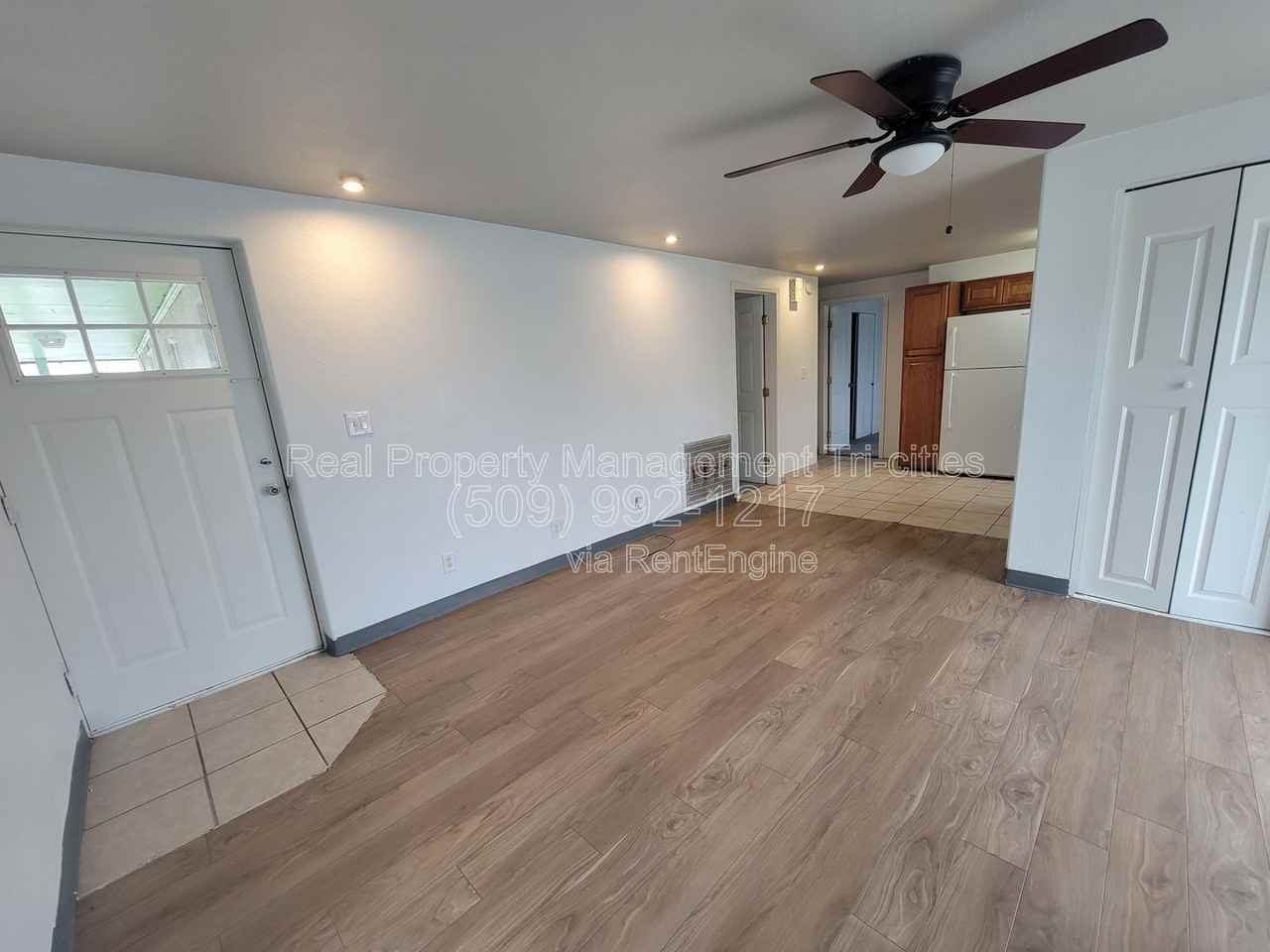 1416 N 14th Ave #B - Photo 2 of 11