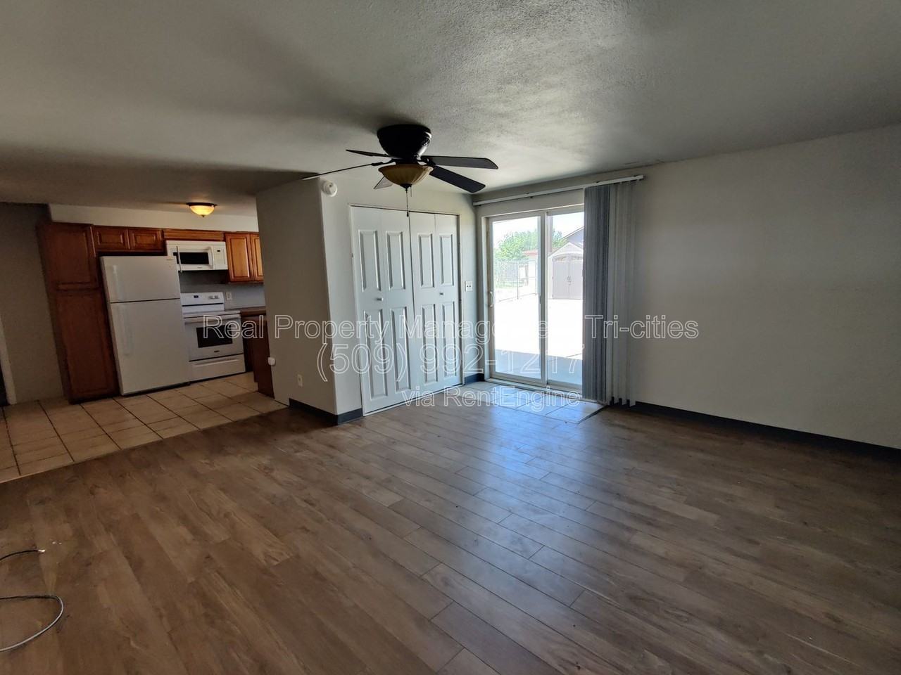 1416 N 14th Ave #B - Photo 3 of 11