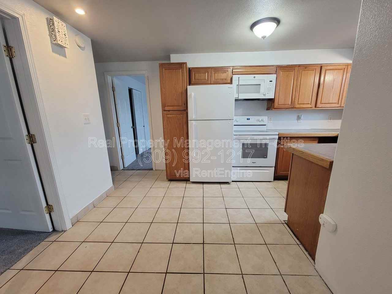 1416 N 14th Ave #B - Photo 4 of 11