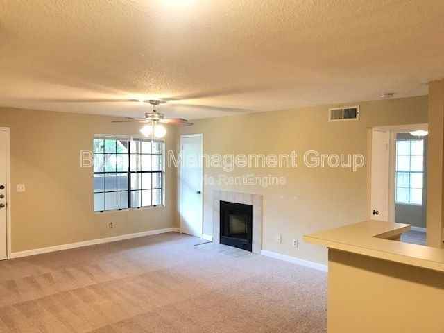 360 Lakepointe Dr #201 - Photo 7 of 8