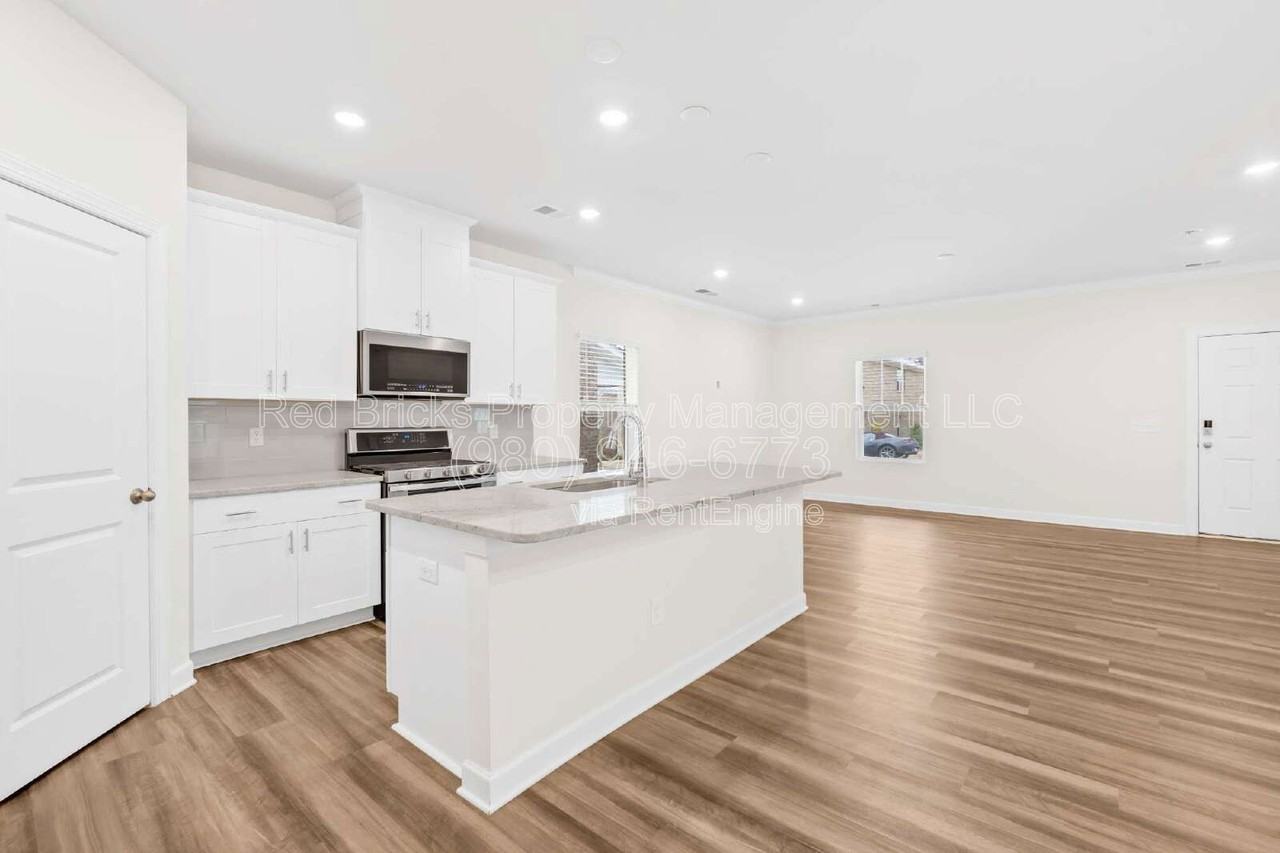 1225 Colgher St - Photo 5 of 25