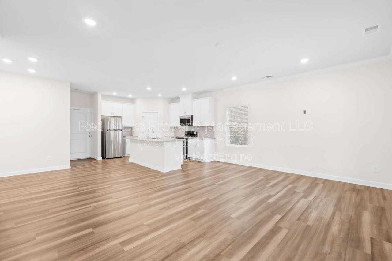 1225 Colgher St - Photo 7 of 25