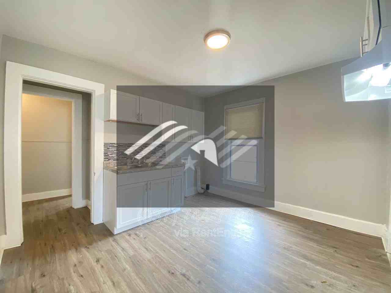 323 Harrison St - Photo 2 of 24