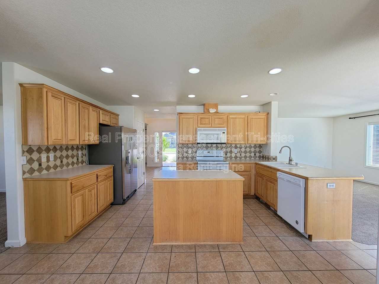 4003 Segovia Dr - Photo 6 of 25