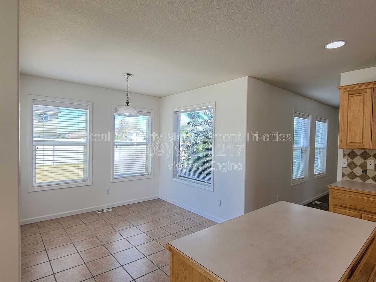 4003 Segovia Dr - Photo 7 of 25