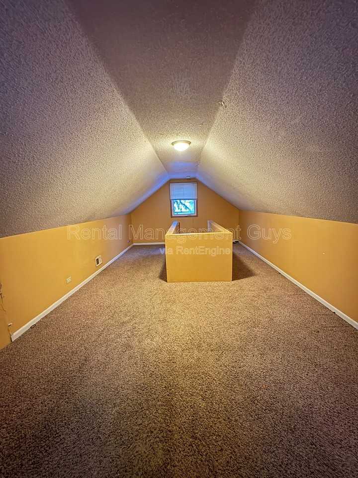 1905 44th Ave N - Photo 2 of 10