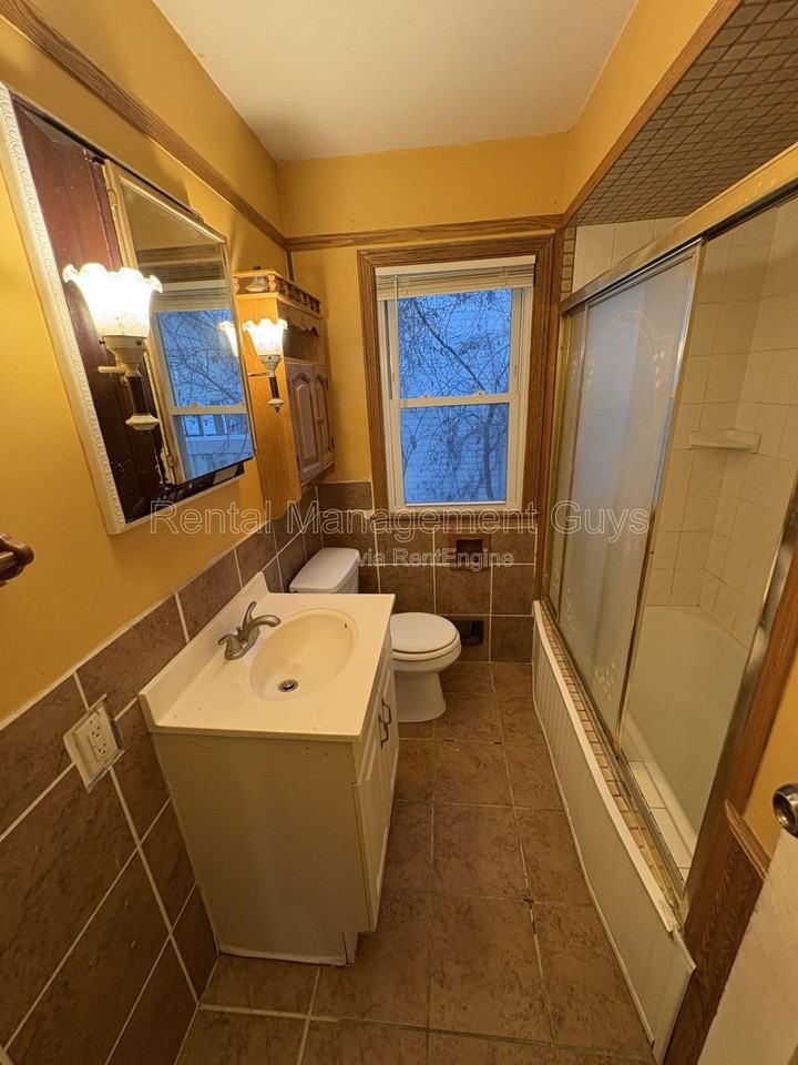 1905 44th Ave N - Photo 3 of 10