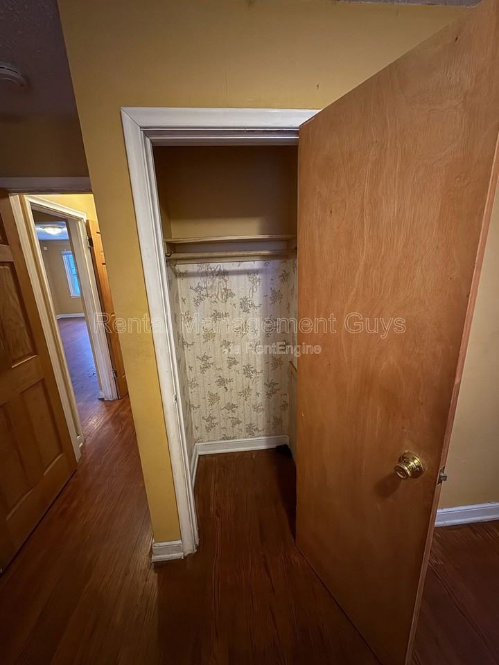 1905 44th Ave N - Photo 5 of 10