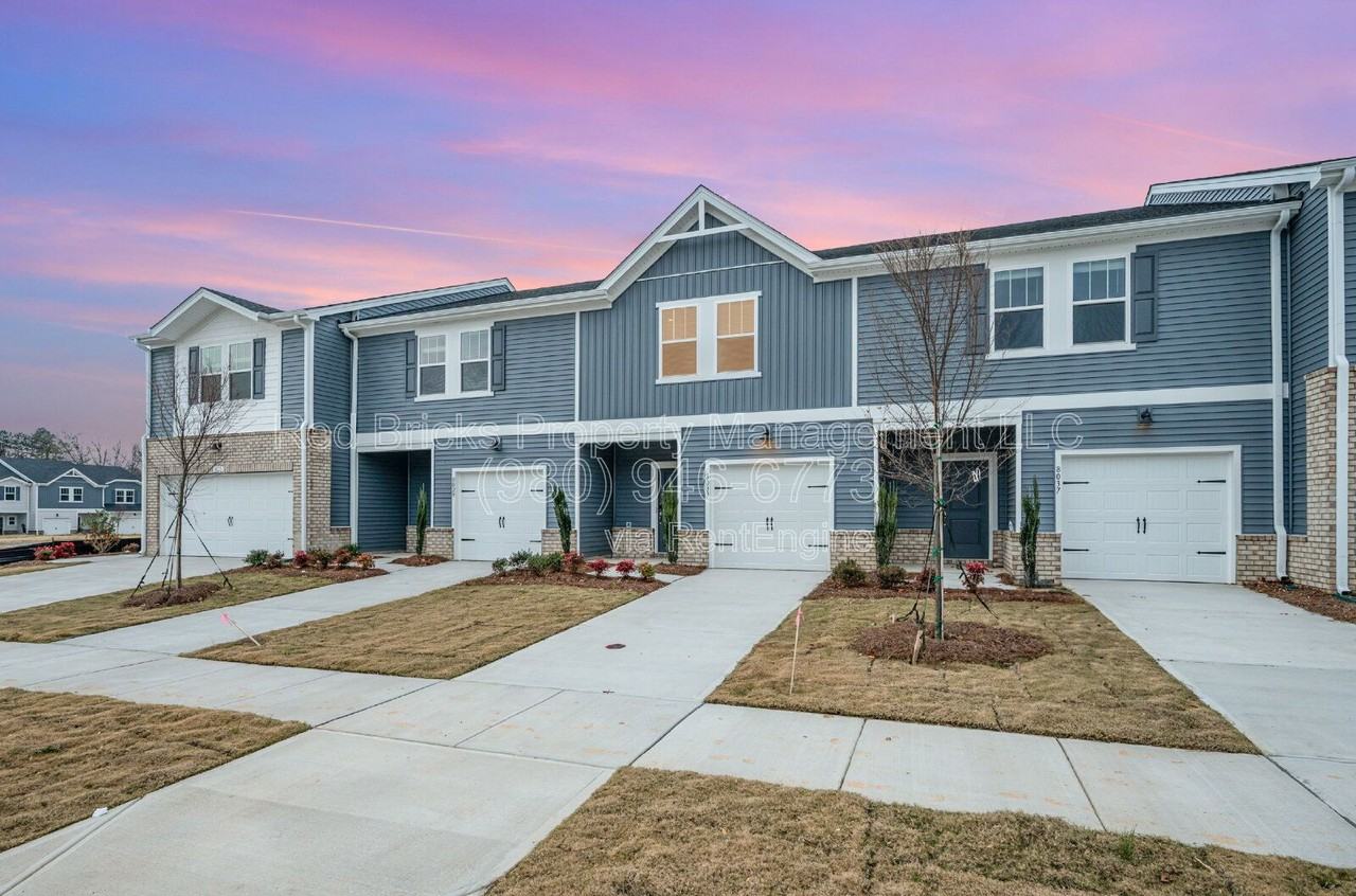 8033 Hidden Springs Trail - Photo 3 of 24