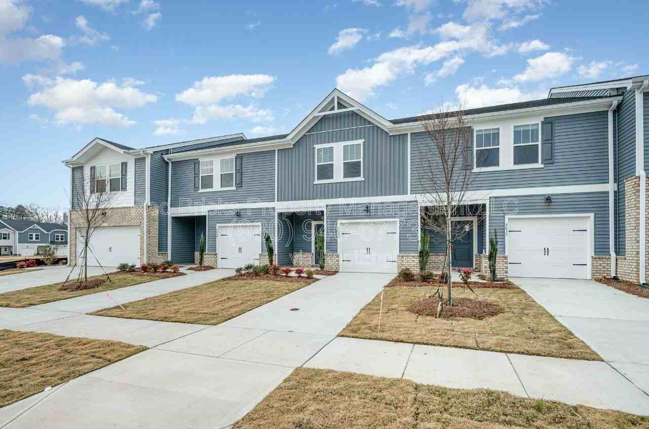 8033 Hidden Springs Trail - Photo 4 of 24