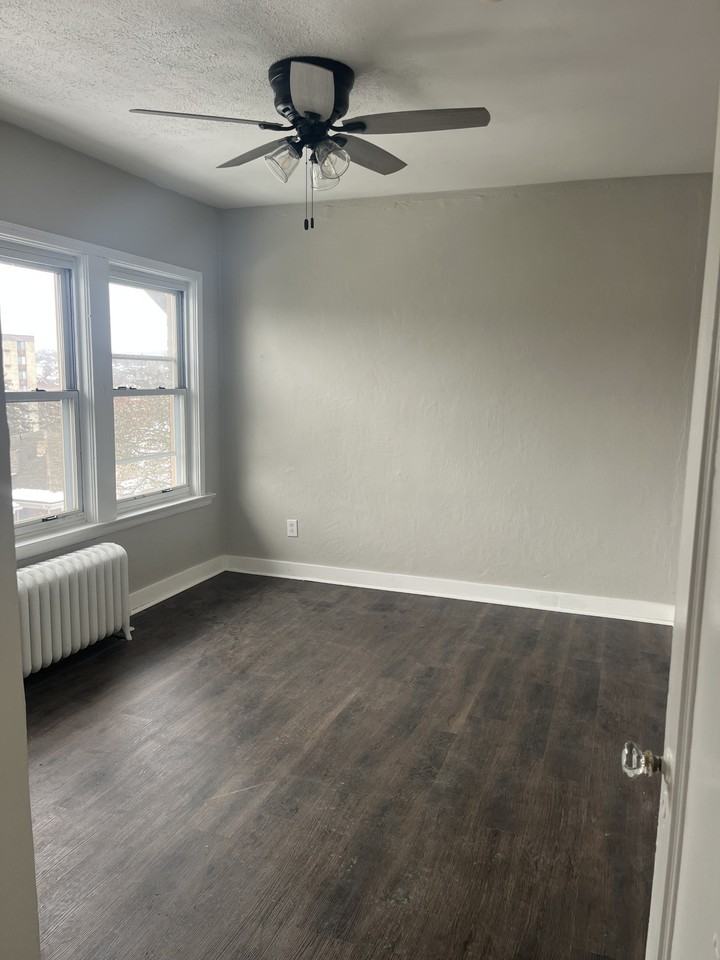 143 Morey Pl #4 - Photo 6 of 9