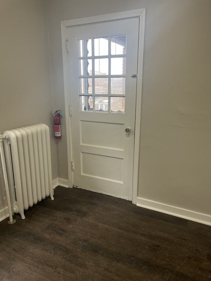 143 Morey Pl #4 - Photo 7 of 9