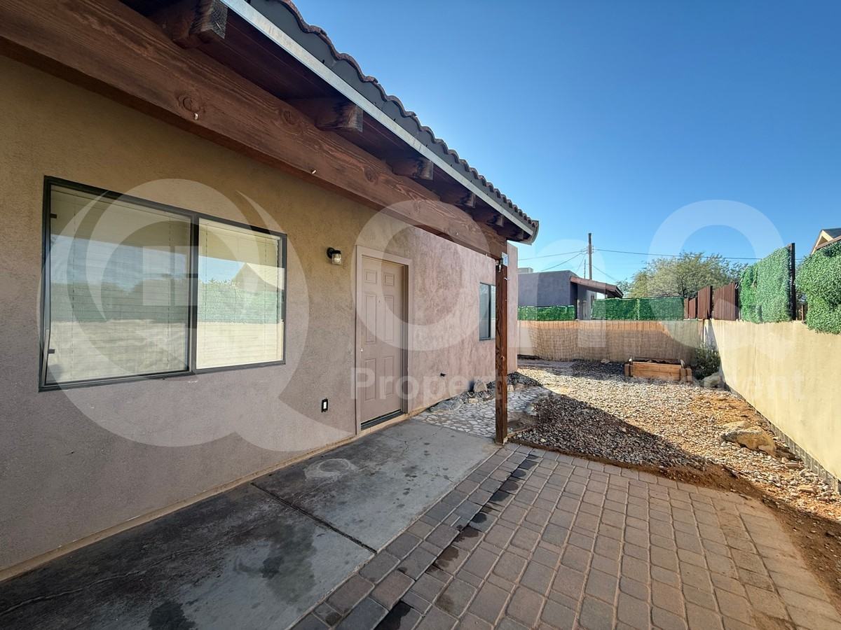 4013 N Stone Ave #2 - Photo 3 of 13