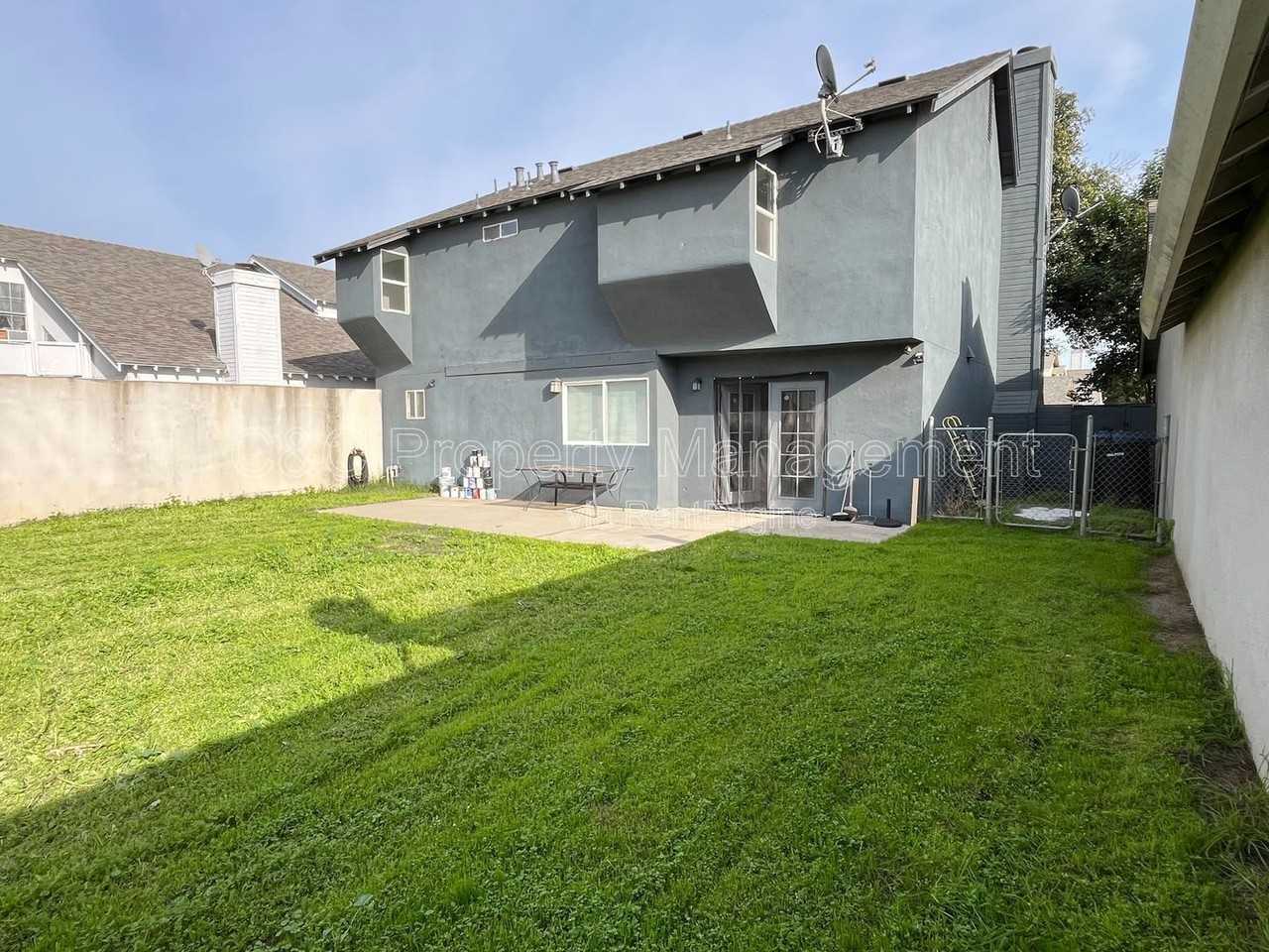 3805 Rotterdam Ave - Photo 2 of 19