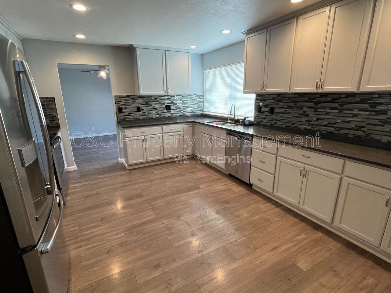 3805 Rotterdam Ave - Photo 4 of 19