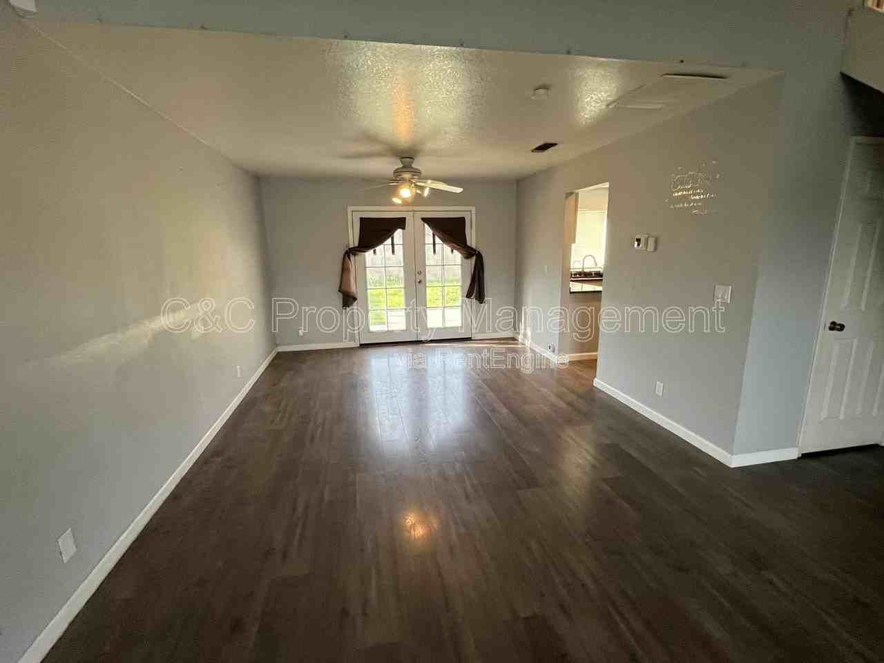 3805 Rotterdam Ave - Photo 7 of 19