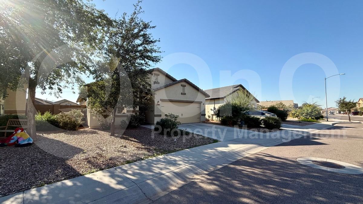 7036 S 77th Ln - Photo 3 of 26