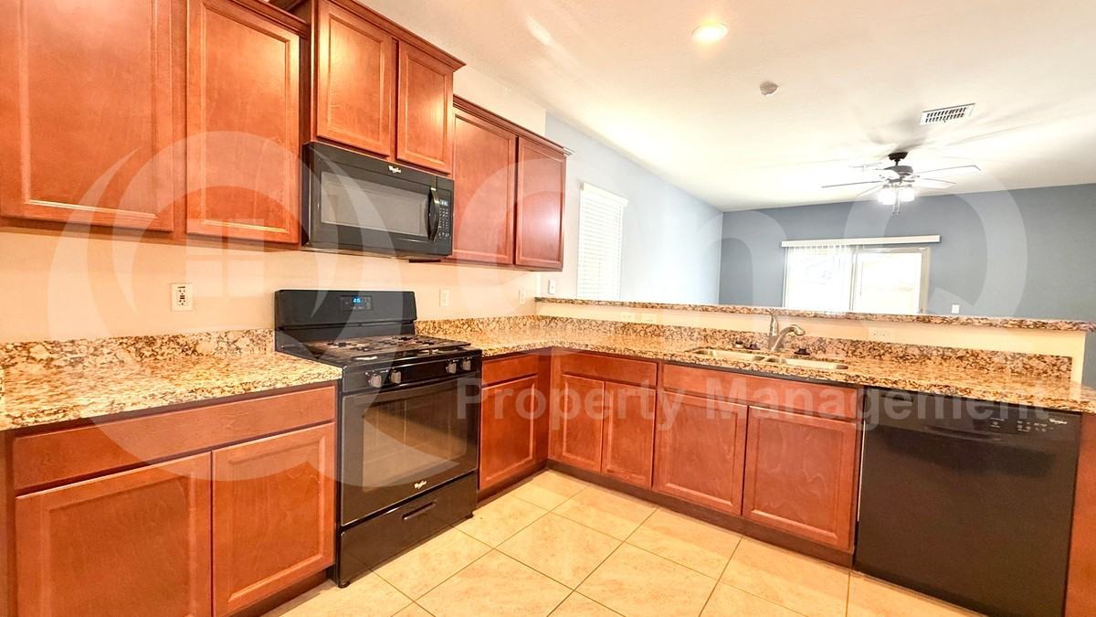 7036 S 77th Ln - Photo 5 of 26