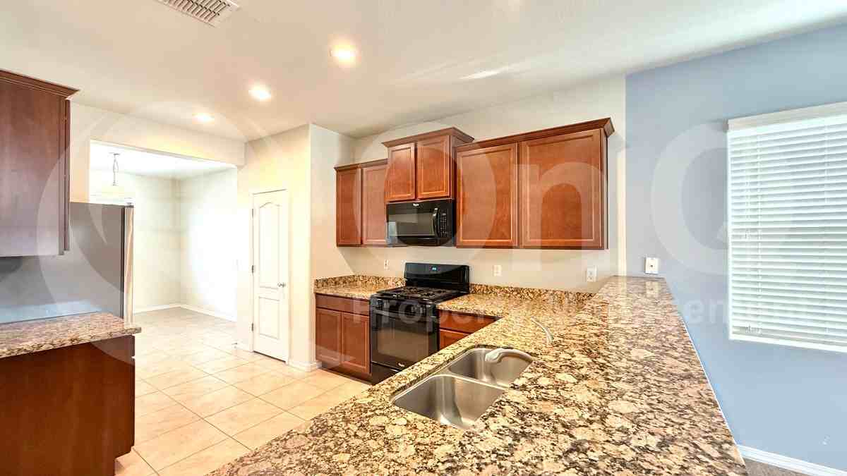 7036 S 77th Ln - Photo 7 of 26