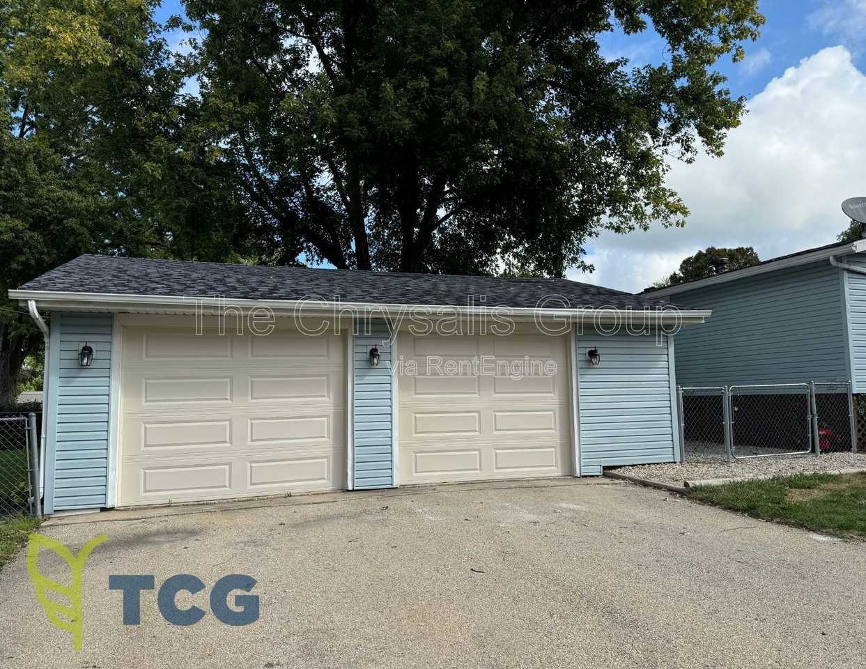 1802 Herbert St - Photo 2 of 15