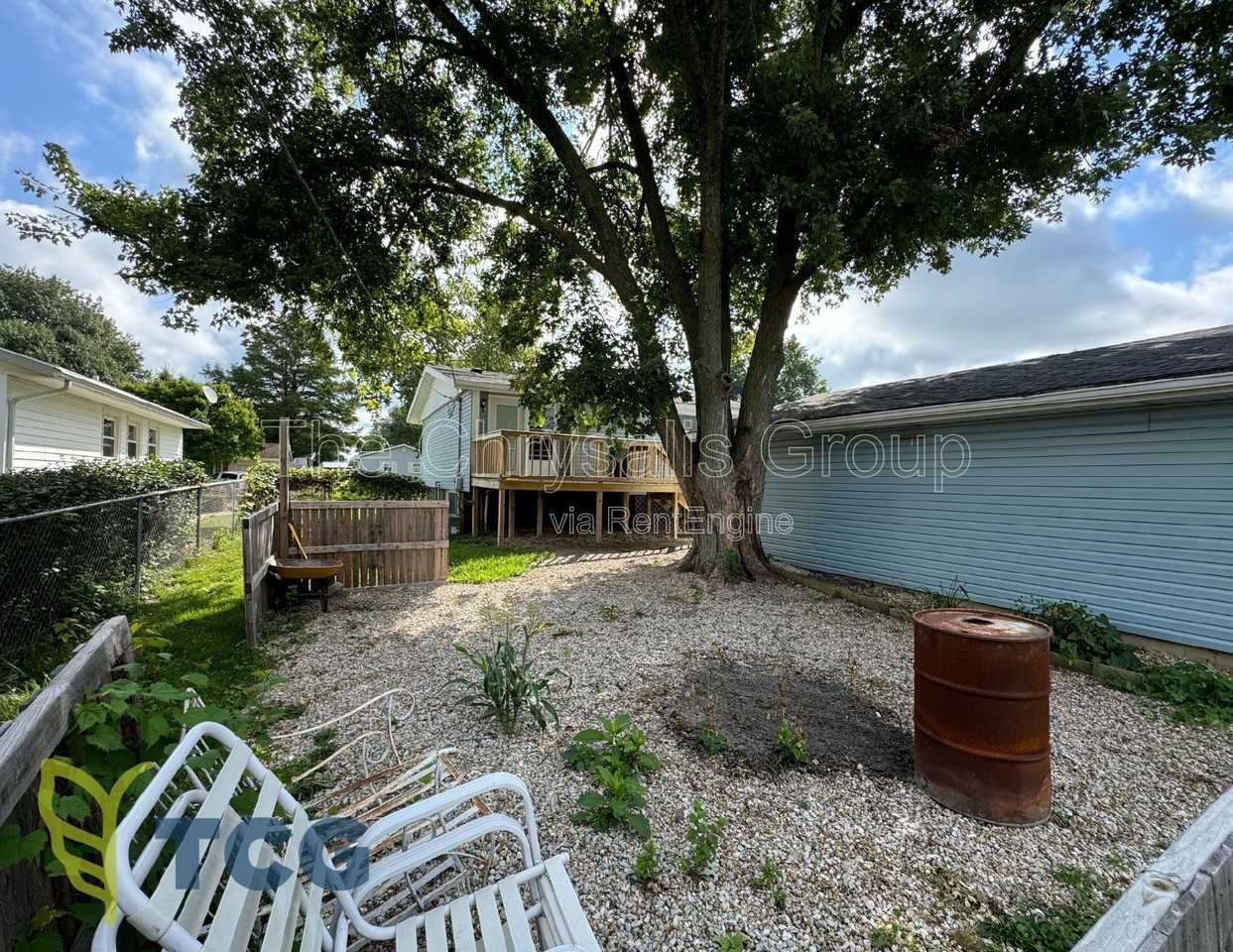 1802 Herbert St - Photo 4 of 15