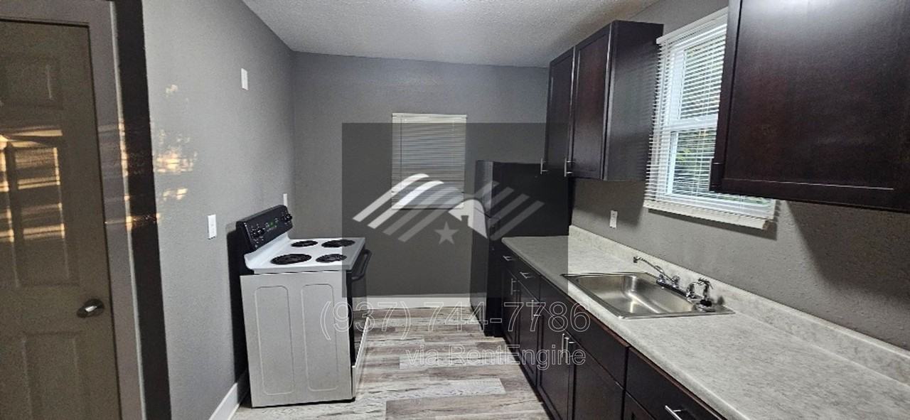 425 Brooklyn Ave - Photo 4 of 14