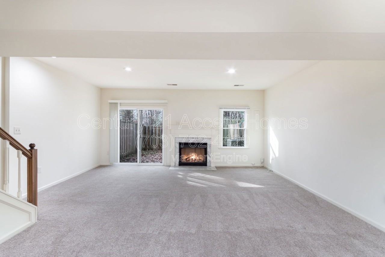 6143 Summer Park Ln - Photo 2 of 36