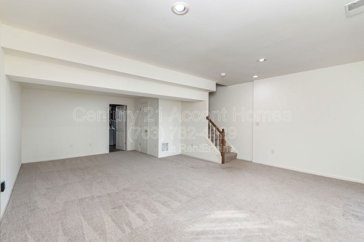 6143 Summer Park Ln - Photo 7 of 36