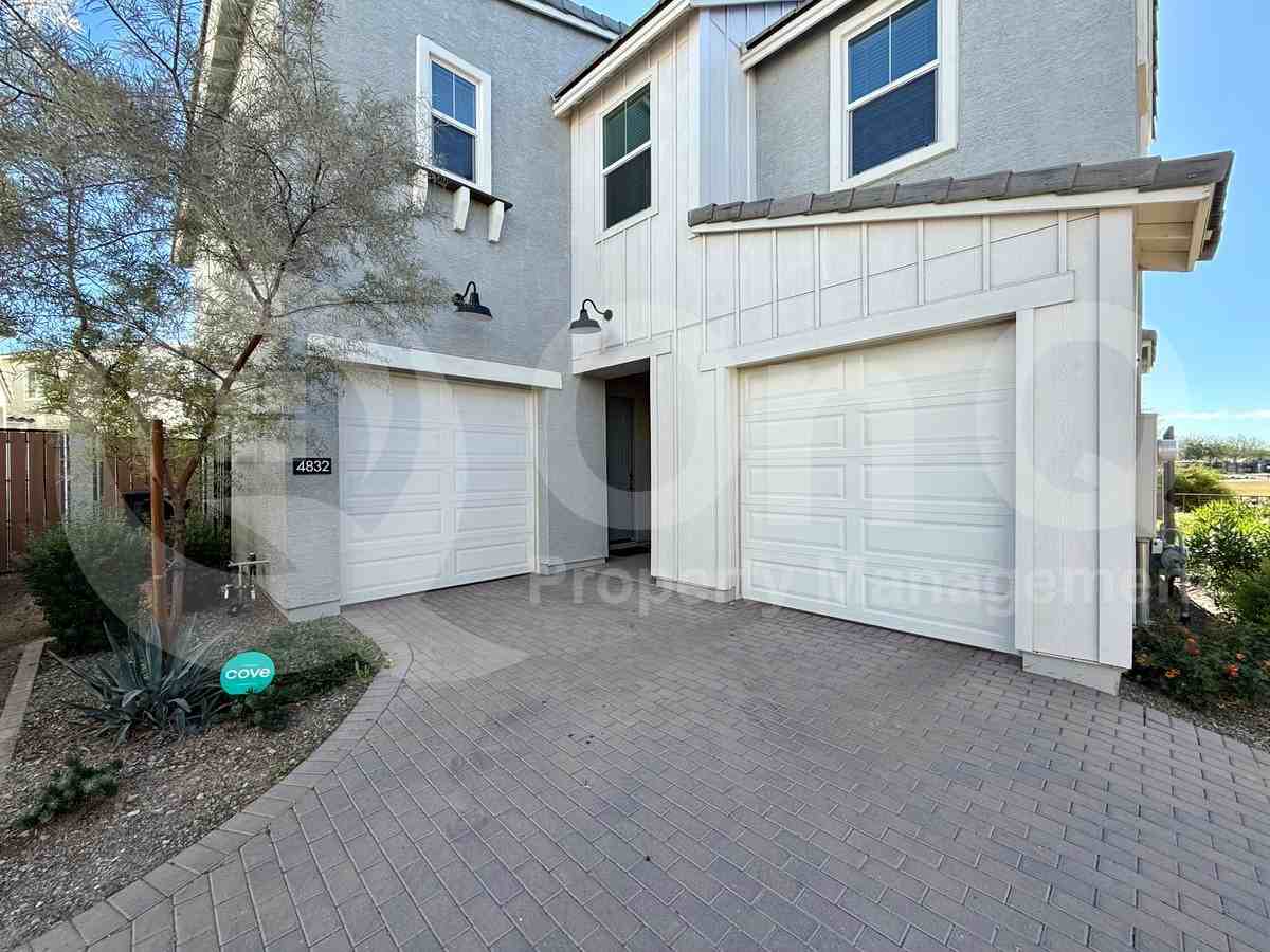 4832 South Ferric - Photo 3 of 25