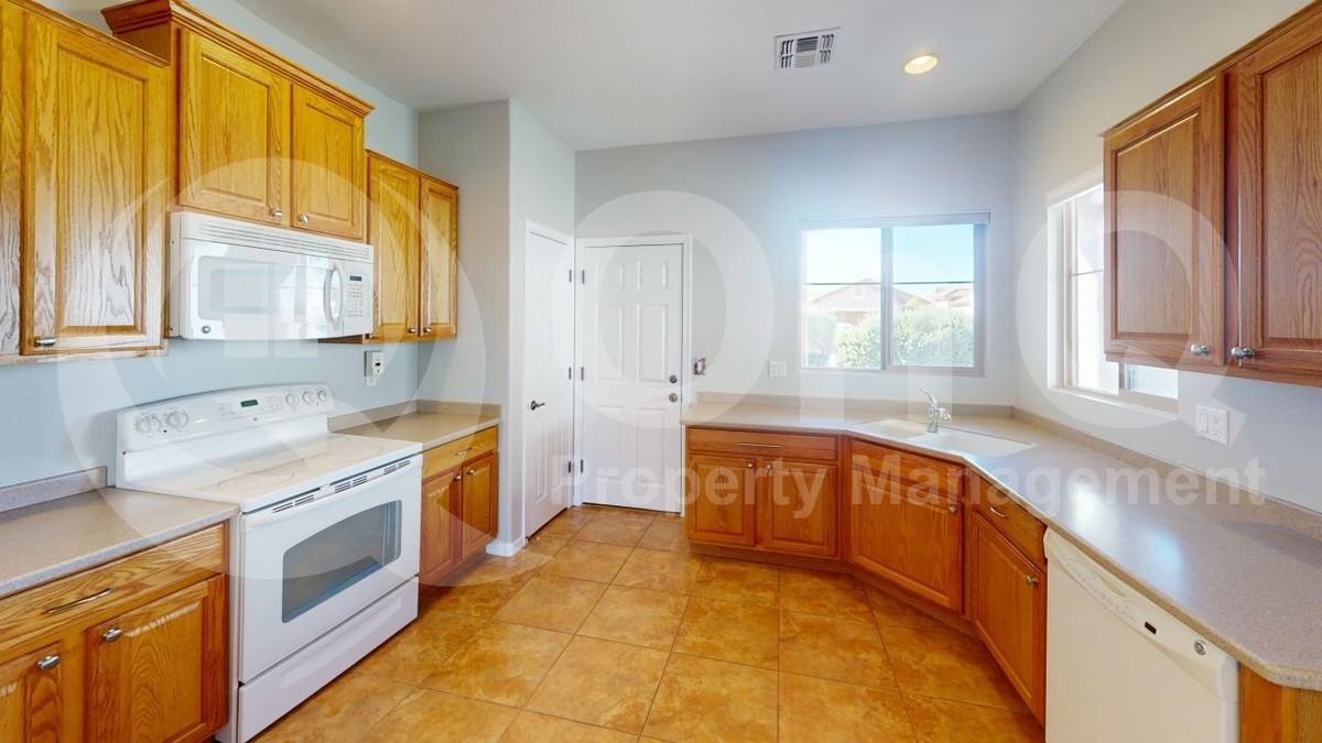 158 W Calle Del Estribo - Photo 4 of 33