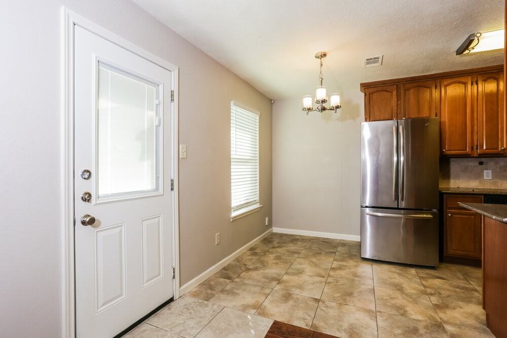 5907 Willow Crest Dr - Photo 5 of 16