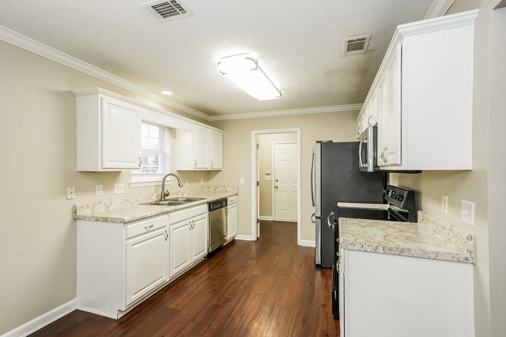 7036 Hickory Pass Ln - Photo 7 of 17