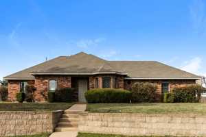 featured image of 849 Woodridge Circle