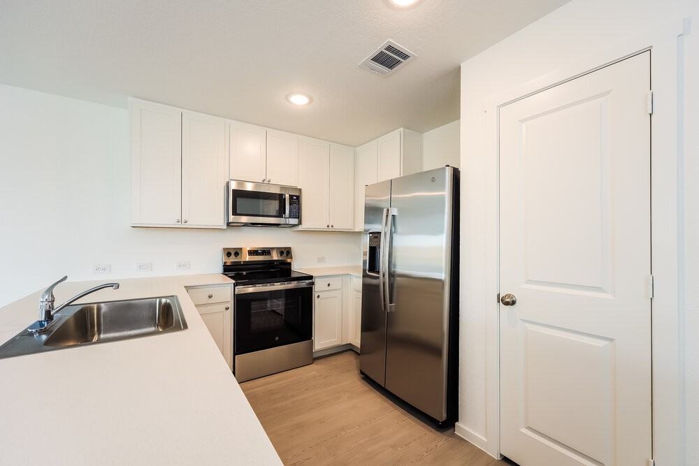 539 Roquefort St - Photo 7 of 16