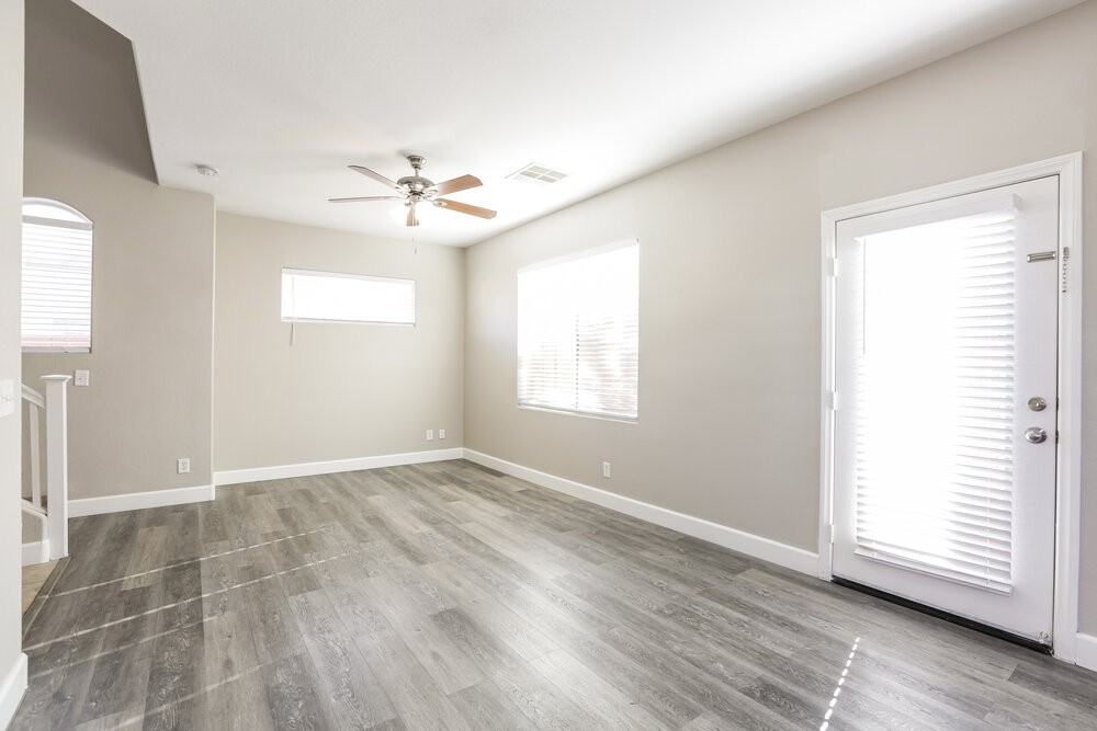 6073 Traviata Ave - Photo 4 of 17