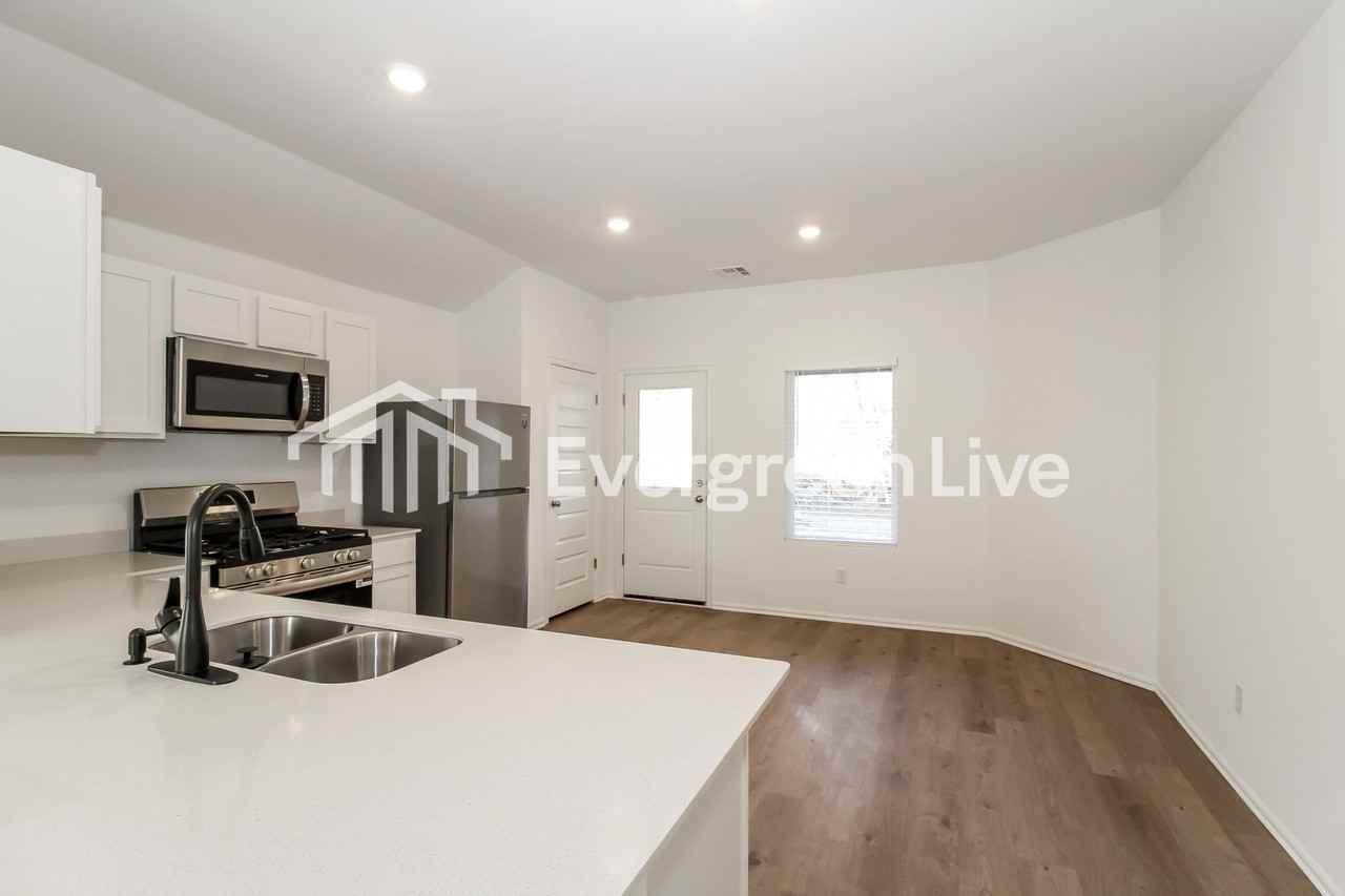 3916 Olivia St - Photo 6 of 17