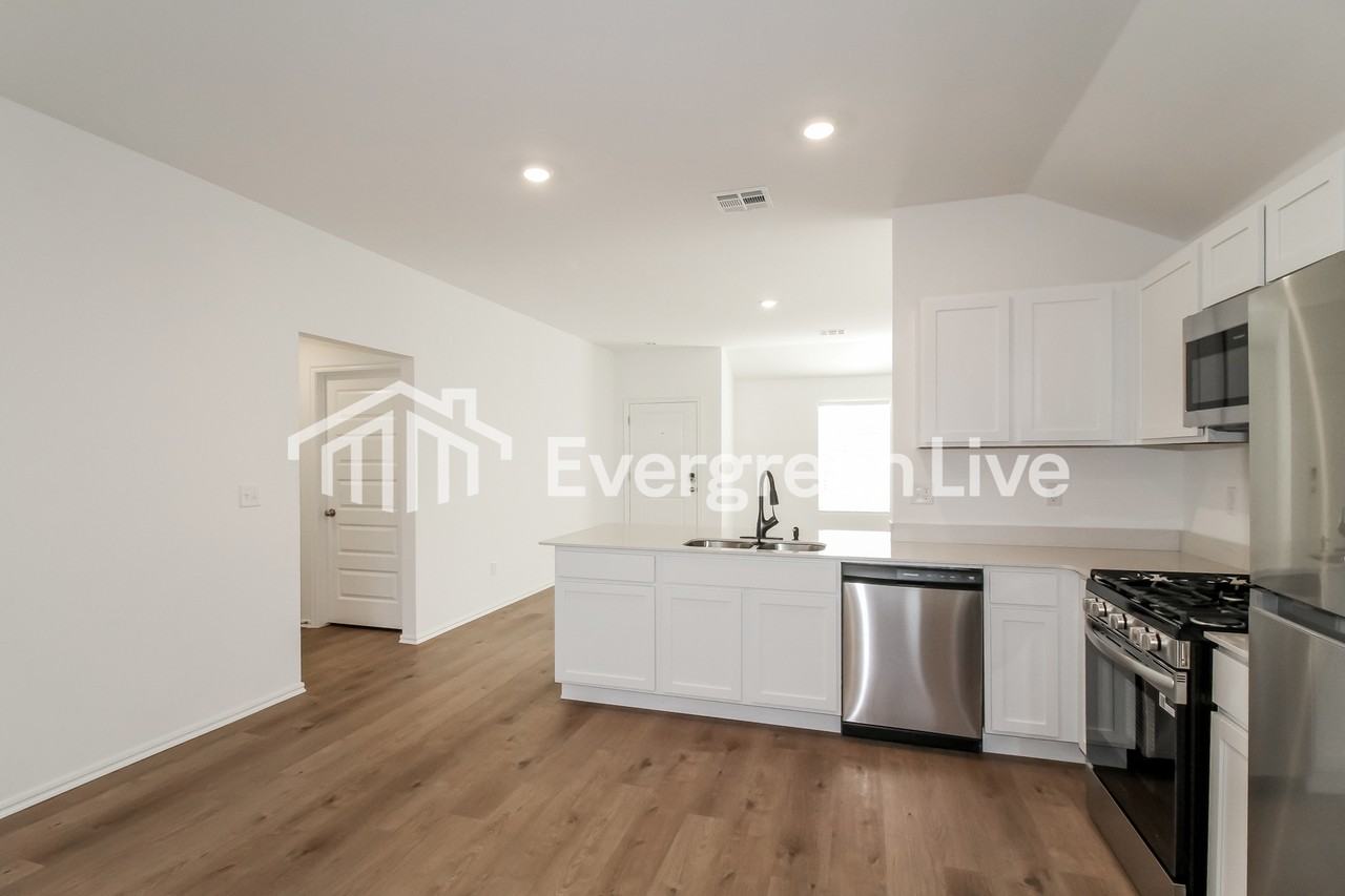 3916 Olivia St - Photo 7 of 17