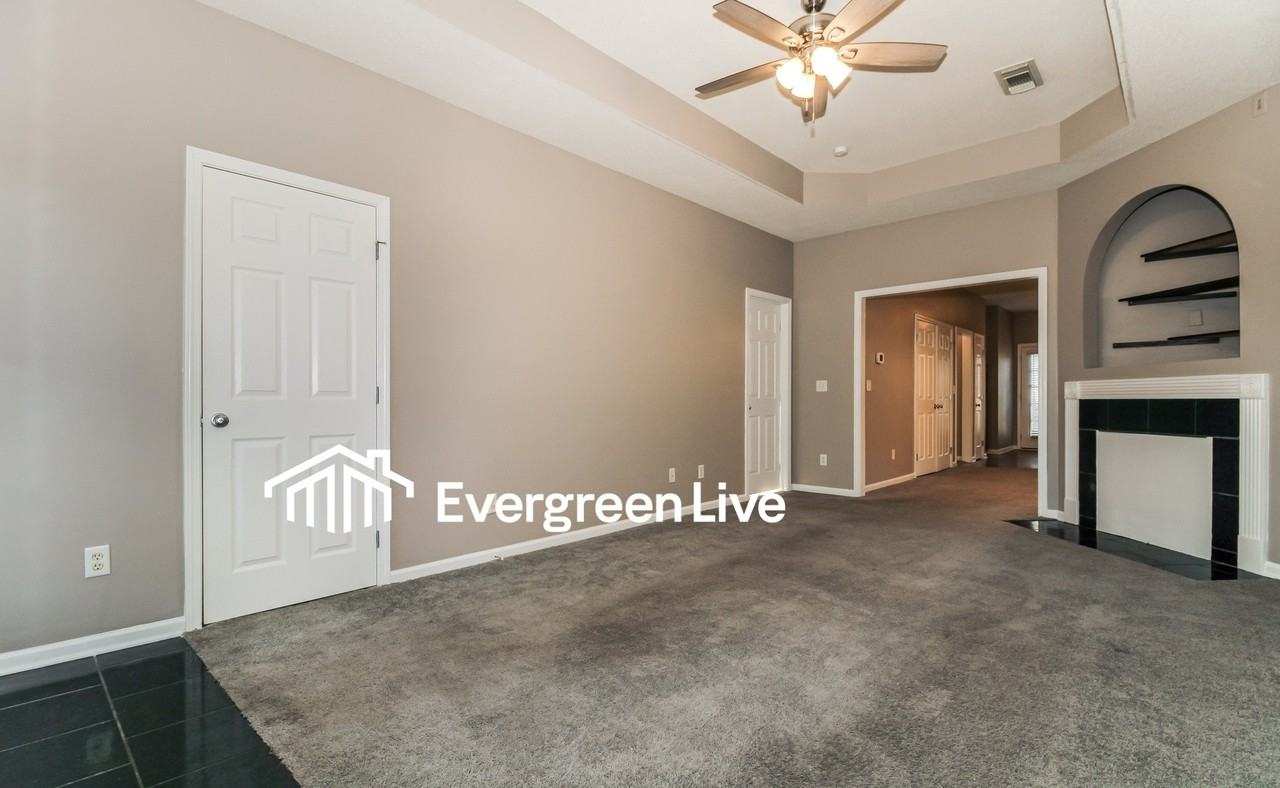 9724 Moonlight Dr - Photo 3 of 14