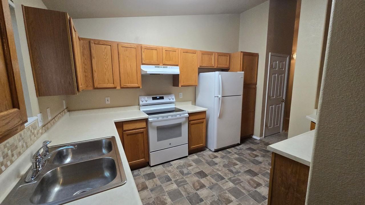 3835 Strawberry Field Grv #H - Photo 7 of 24