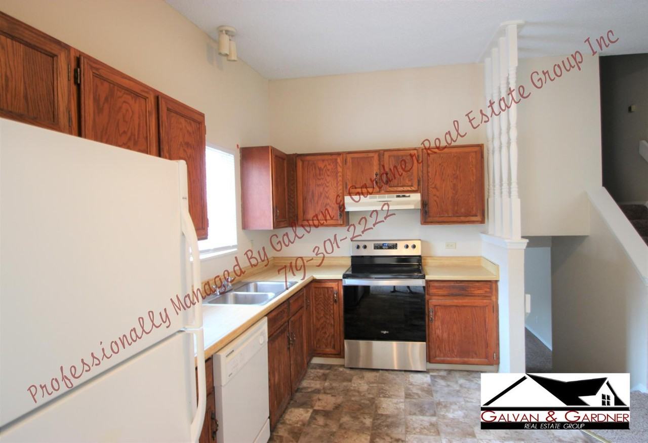 3645 Suncrest Ct - Photo 2 of 9