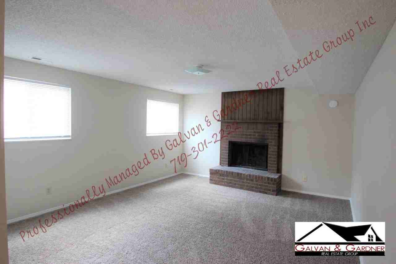 3645 Suncrest Ct - Photo 4 of 9